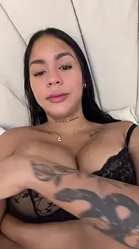 Snapshot of IsabelaVanegas_ chatting on 11-26-25, 05:36 IsabelaVanegas online show from 11-26-25, 05:36