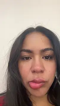 Snapshot of IsabelaVanegas_ chatting on 12-01-25, 05:07 IsabelaVanegas online show from 12-01-25, 05:07