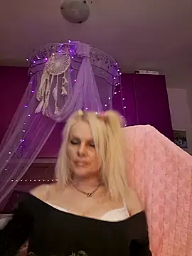 Snapshot of Angeldevilus chatting on 10-28-25, 12:58 Angeldevilus online show from 10-28-25, 12:58