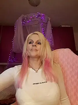 Snapshot of Angeldevilus chatting on 12-04-25, 06:27 Angeldevilus online show from 12-04-25, 06:27