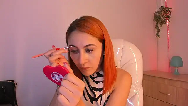 Snapshot of Tiarha chatting on 12-15-24, 04:29 Tiarha online show from 12-15-24, 04:29