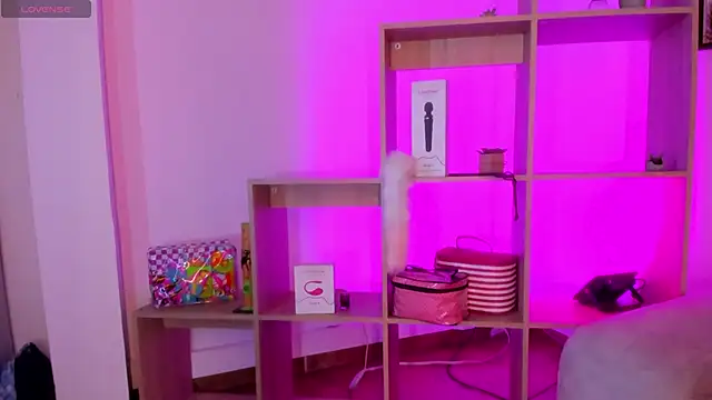 Snapshot of Tiarha chatting on 01-14-25, 08:20 Tiarha online show from 01-14-25, 08:20