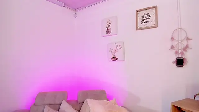 Snapshot of Tiarha chatting on 02-20-25, 04:39 Tiarha online show from 02-20-25, 04:39