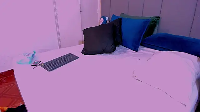 Snapshot of JulianaMiller chatting on 12-28-24, 03:58 JulianaMiller online show from 12-28-24, 03:58