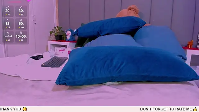 Snapshot of JulianaMiller chatting on 01-14-25, 04:36 JulianaMiller online show from 01-14-25, 04:36