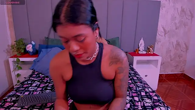 Snapshot of JulianaMiller chatting on 01-27-25, 02:20 JulianaMiller online show from 01-27-25, 02:20