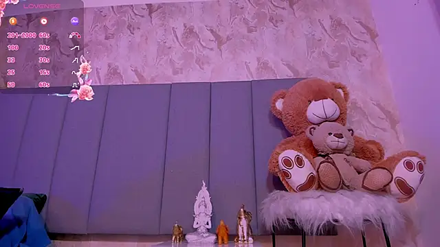 Snapshot of JulianaMiller chatting on 02-14-25, 06:56 JulianaMiller online show from 02-14-25, 06:56