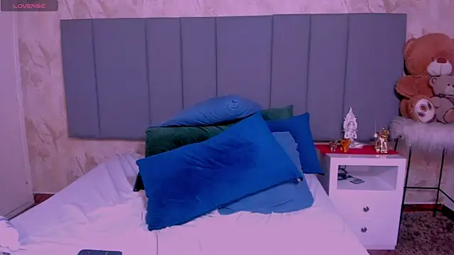 Snapshot of JulianaMiller chatting on 02-28-25, 03:48 JulianaMiller online show from 02-28-25, 03:48