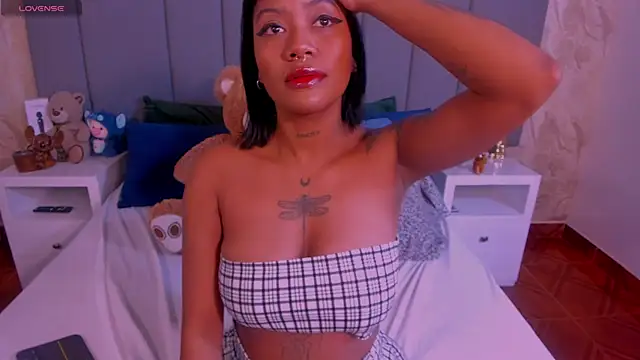 Snapshot of JulianaMiller chatting on 03-09-25, 10:19 JulianaMiller online show from 03-09-25, 10:19