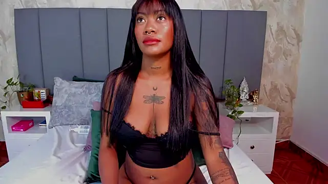 Snapshot of JulianaMiller chatting on 09-25-25, 03:32 JulianaMiller online show from 09-25-25, 03:32