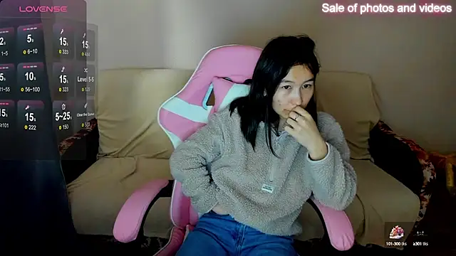 SaraXray online show from 09-29-25, 03:33