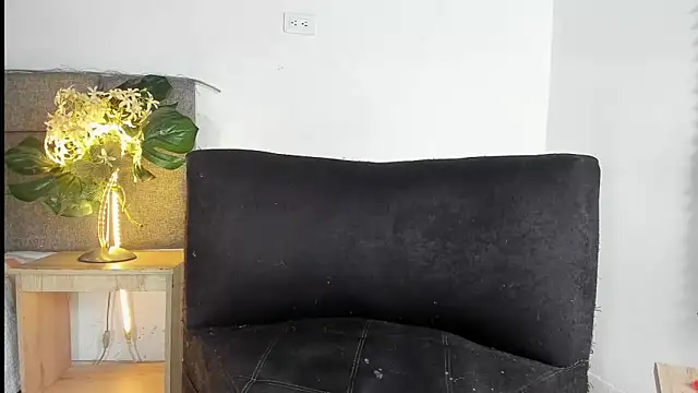 Snapshot of tom_colinn chatting on 10-13-25, 11:32 tom colinn online show from 10-13-25, 11:32