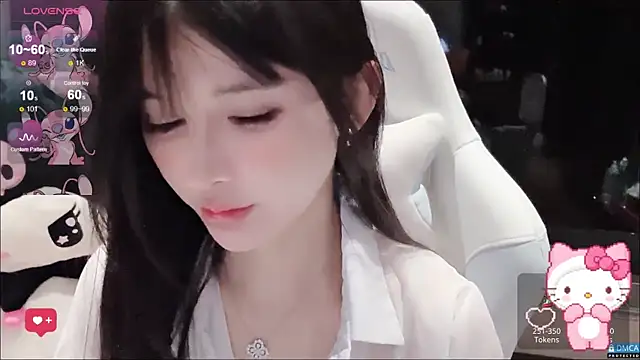 Snapshot of fog- chatting on 10-08-25, 08:23 fog- online show from 10-08-25, 08:23