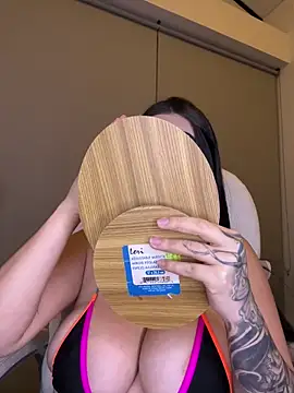 Snapshot of misslollipop04 chatting on 02-11-26, 04:39 misslollipop04 online show from 02-11-26, 04:39