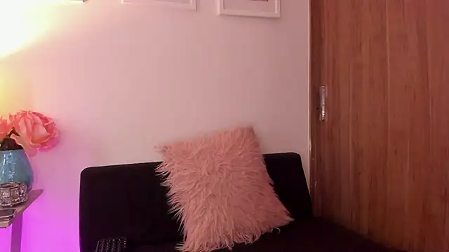 Snapshot of KattyPortman chatting on 02-20-25, 07:41 KattyPortman online show from 02-20-25, 07:41