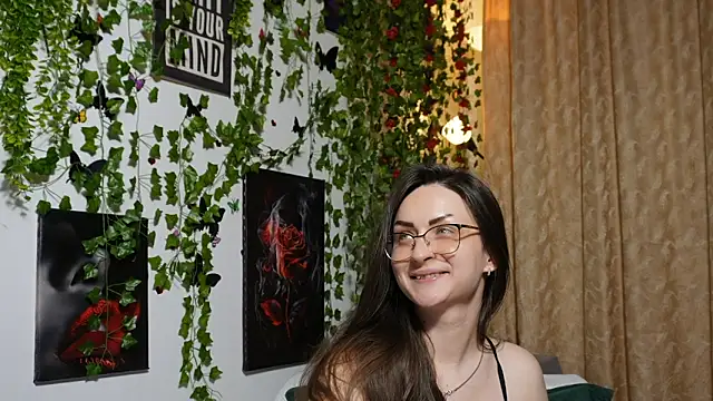 NaughtYHomemadE online show from 10-24-25, 08:44