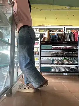 Snapshot of Rosa_998 chatting on 01-02-25, 01:17 Rosa 998 online show from 01-02-25, 01:17