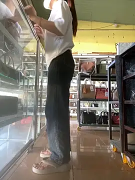 Snapshot of Rosa_998 chatting on 10-18-25, 12:57 Rosa 998 online show from 10-18-25, 12:57