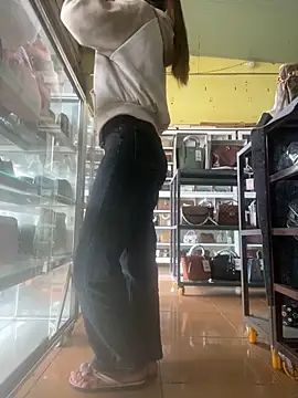 Snapshot of Rosa_998 chatting on 10-31-25, 01:17 Rosa 998 online show from 10-31-25, 01:17