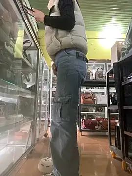 Snapshot of Rosa_998 chatting on 11-21-25, 12:21 Rosa 998 online show from 11-21-25, 12:21