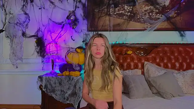 Snapshot of Real_Tini chatting on 10-28-25, 06:06 Real Tini online show from 10-28-25, 06:06