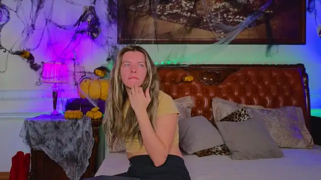 Snapshot of Real_Tini chatting on 11-03-25, 06:14 Real Tini online show from 11-03-25, 06:14