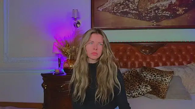 Snapshot of Real_Tini chatting on 11-15-25, 06:22 Real Tini online show from 11-15-25, 06:22