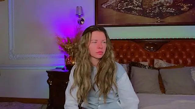 Snapshot of Real_Tini chatting on 11-17-25, 06:19 Real Tini online show from 11-17-25, 06:19