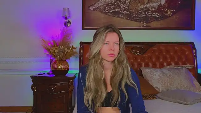 Snapshot of Real_Tini chatting on 11-18-25, 06:07 Real Tini online show from 11-18-25, 06:07