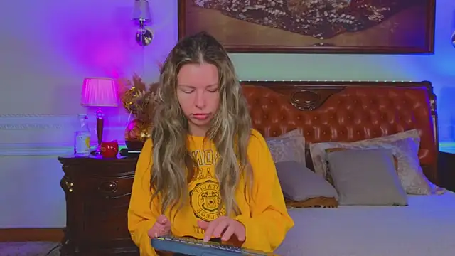 Snapshot of Real_Tini chatting on 11-25-25, 06:35 Real Tini online show from 11-25-25, 06:35