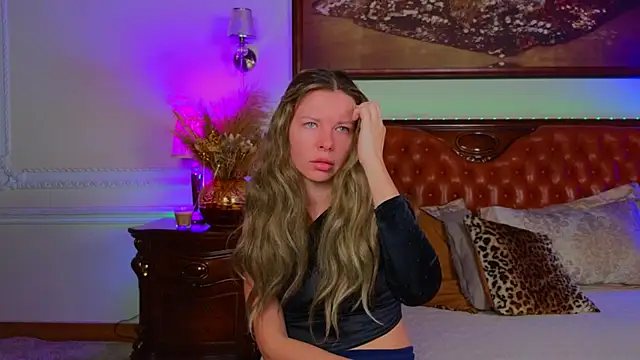 Snapshot of Real_Tini chatting on 11-28-25, 06:16 Real Tini online show from 11-28-25, 06:16