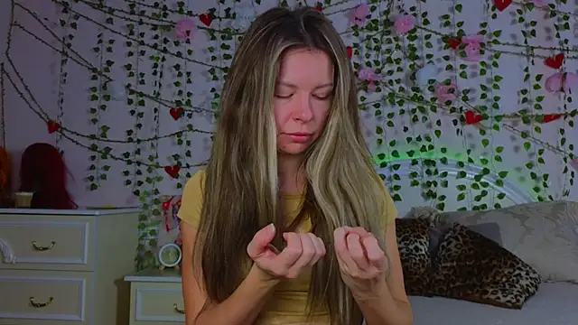 Snapshot of Real_Tini chatting on 11-30-25, 06:17 Real Tini online show from 11-30-25, 06:17