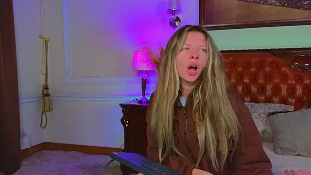 Snapshot of Real_Tini chatting on 12-05-25, 06:22 Real Tini online show from 12-05-25, 06:22