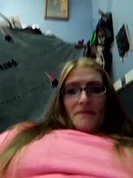 Snapshot of beelzebubblesxo chatting on 09-24-25, 12:58 beelzebubblesxo online show from 09-24-25, 12:58