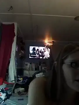 Snapshot of beelzebubblesxo chatting on 10-18-25, 04:59 beelzebubblesxo online show from 10-18-25, 04:59