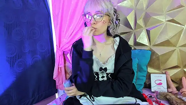 Snapshot of neeko_princes chatting on 12-10-24, 03:22 neeko princes online show from 12-10-24, 03:22