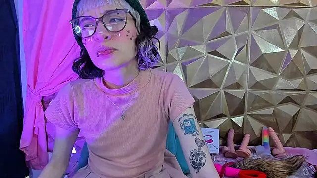 Snapshot of neeko_princes chatting on 12-13-24, 03:32 neeko princes online show from 12-13-24, 03:32