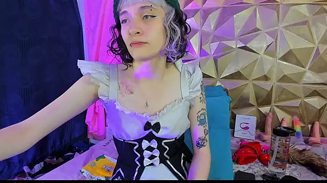 Snapshot of neeko_princes chatting on 12-15-24, 12:17 neeko princes online show from 12-15-24, 12:17