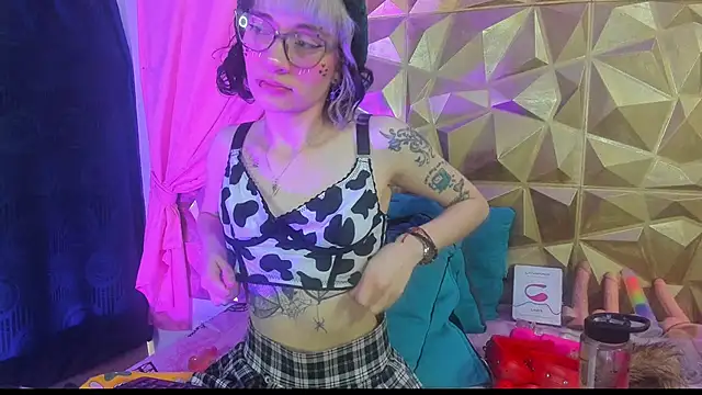 Snapshot of neeko_princes chatting on 12-21-24, 12:27 neeko princes online show from 12-21-24, 12:27
