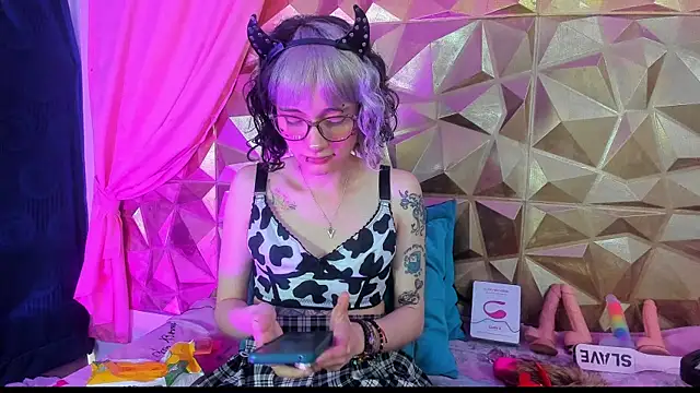 Snapshot of neeko_princes chatting on 12-30-24, 03:35 neeko princes online show from 12-30-24, 03:35