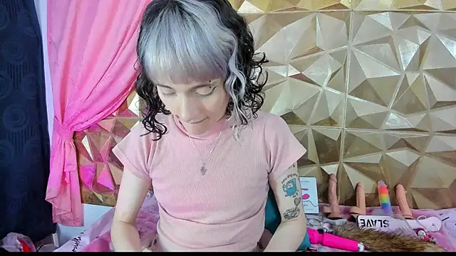 Snapshot of neeko_princes chatting on 01-31-25, 12:18 neeko princes online show from 01-31-25, 12:18