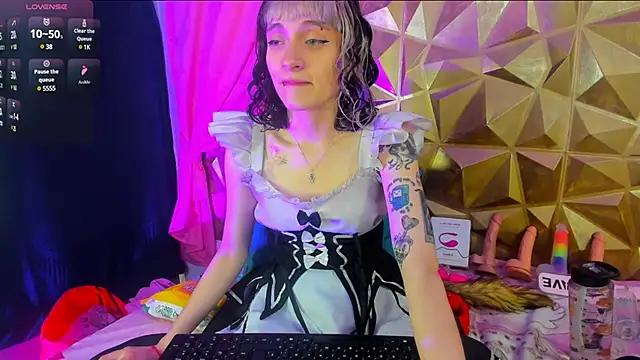 Snapshot of neeko_princes chatting on 03-18-25, 12:03 neeko princes online show from 03-18-25, 12:03