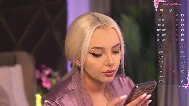 VictoriaMorrone online show from 02-11-25, 10:26