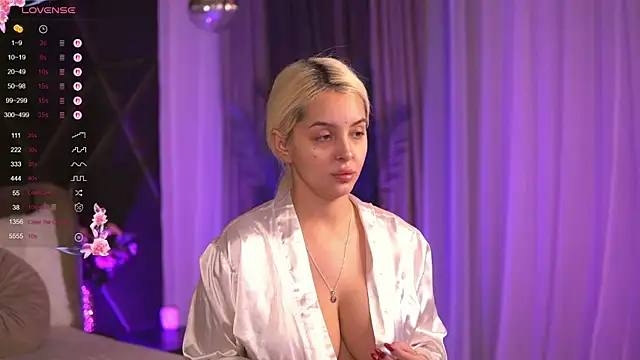 VictoriaMorrone online show from 03-08-25, 04:34