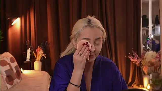 Snapshot of VictoriaMorrone chatting on 11-25-25, 11:38 VictoriaMorrone online show from 11-25-25, 11:38