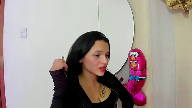 Snapshot of _shantal_smith chatting on 03-13-25, 04:12 shantal smith online show from 03-13-25, 04:12