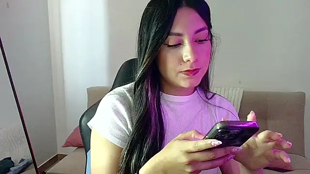 Snapshot of Lia_14_ chatting on 06-11-26, 04:27 Lia 14 online show from 06-11-26, 04:27