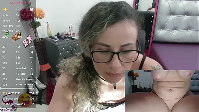 ViickySexy online show from 02-24-25, 10:47