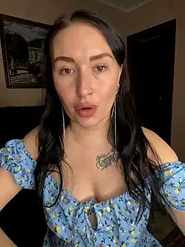 Roxana Bell online show from 11-15-25, 06:59