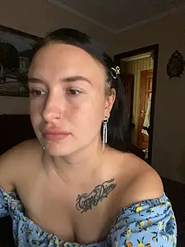 Snapshot of Roxana_Bell chatting on 06-13-26, 11:41 Roxana Bell online show from 06-13-26, 11:41